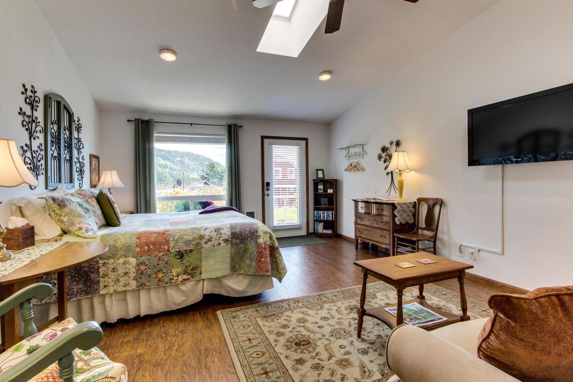 Ocean Cove Inn Yachats Room photo